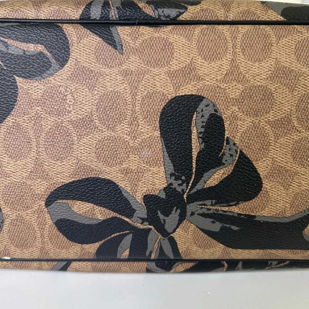 Coach Gallery Tote Khaki Black Signature Canvas Bow Print Bag CZ174 Good
